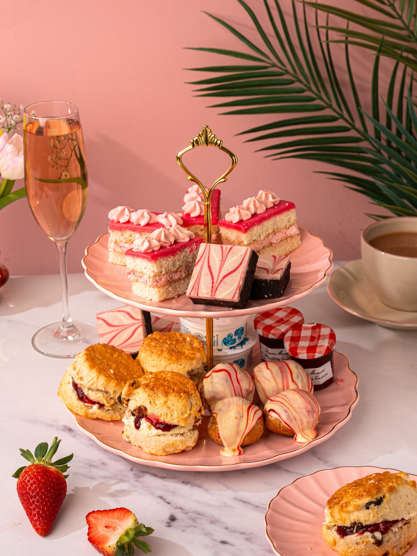 Rosé & Strawberry Sweet Treats Hamper